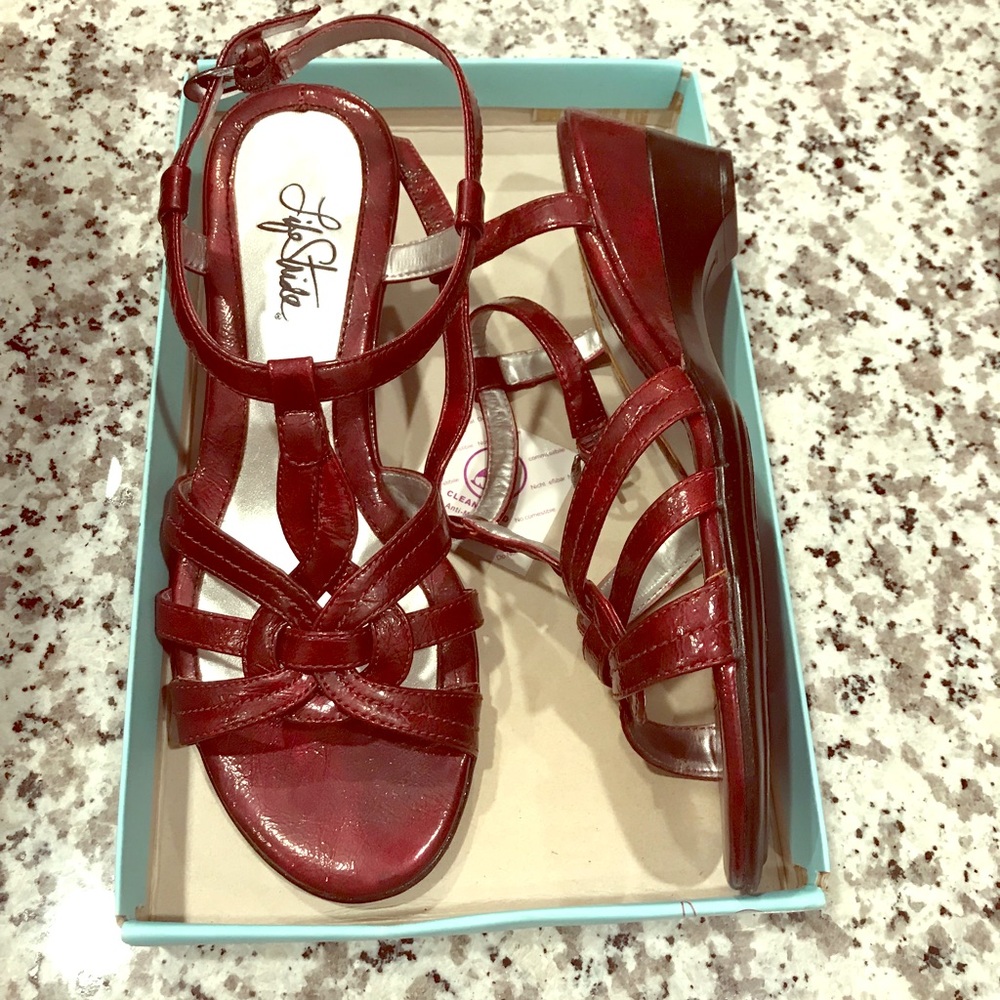 Lifestride Leather upper strappy sandals